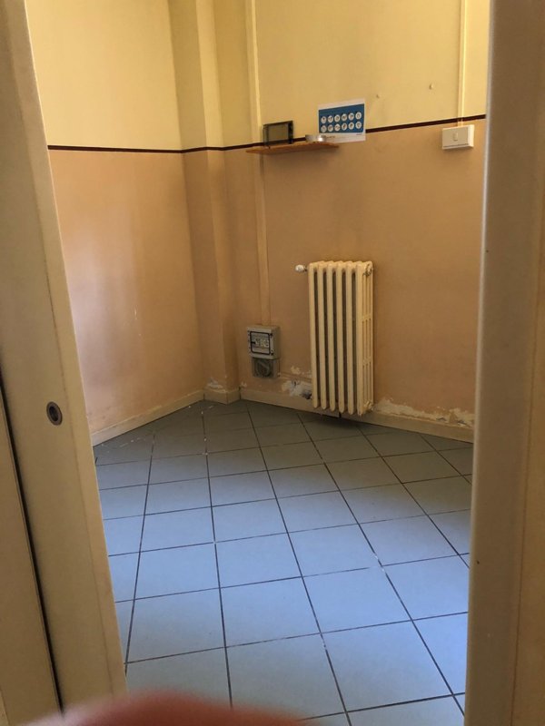 locale commerciale in affitto a Pontedera