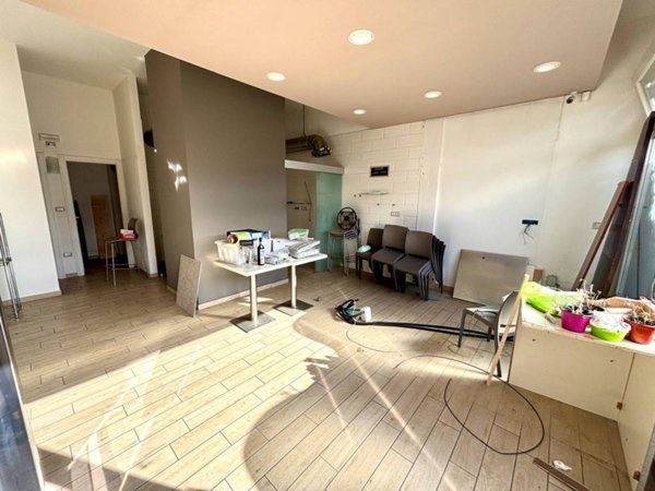 negozio in affitto a Pontedera