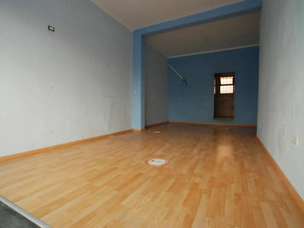 negozio in affitto a Pontedera