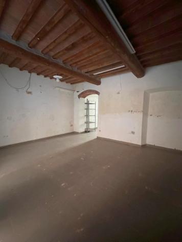 negozio in affitto a Pontedera