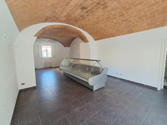 negozio in affitto a Pontedera