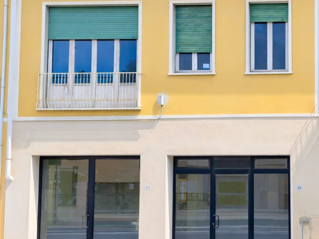 negozio in affitto a Pontedera