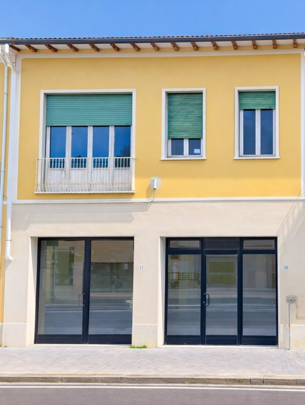 negozio in affitto a Pontedera
