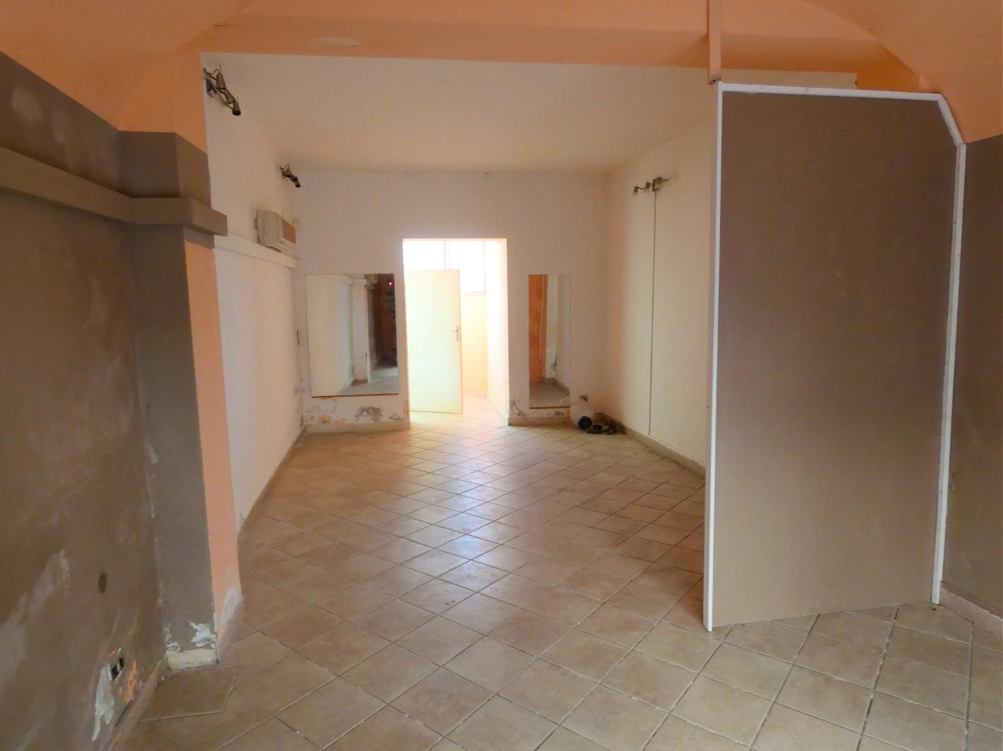 locale commerciale in affitto a Pontedera