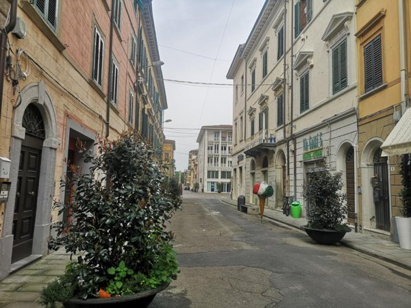 locale commerciale in affitto a Pontedera