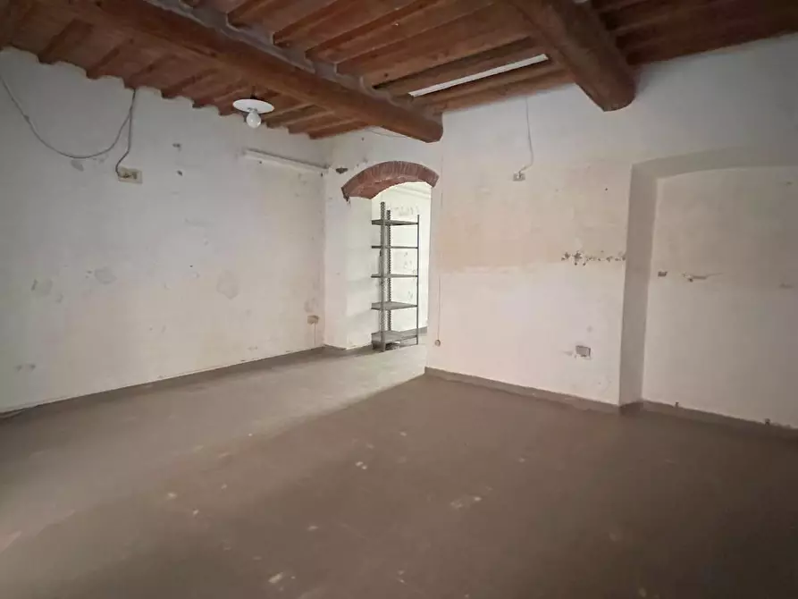 locale commerciale in affitto a Pontedera