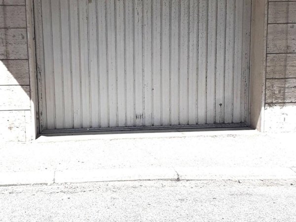 locale di sgombero in affitto a Pontedera