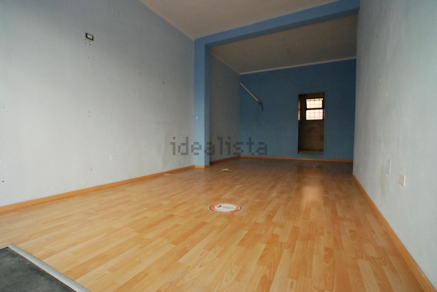 locale commerciale in affitto a Pontedera