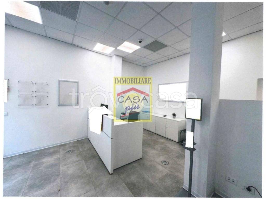locale commerciale in affitto a Pontedera