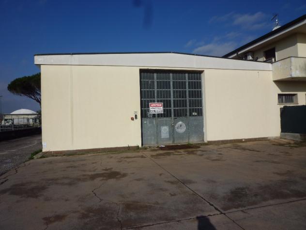 locale commerciale in affitto a Pontedera