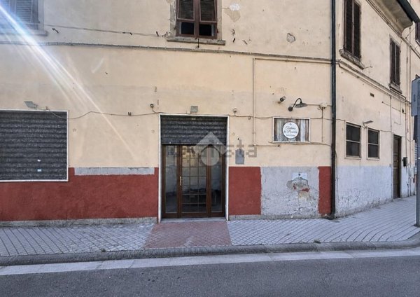 negozio in affitto a Pontedera