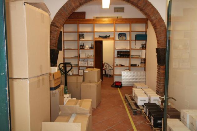negozio in affitto a Pontedera
