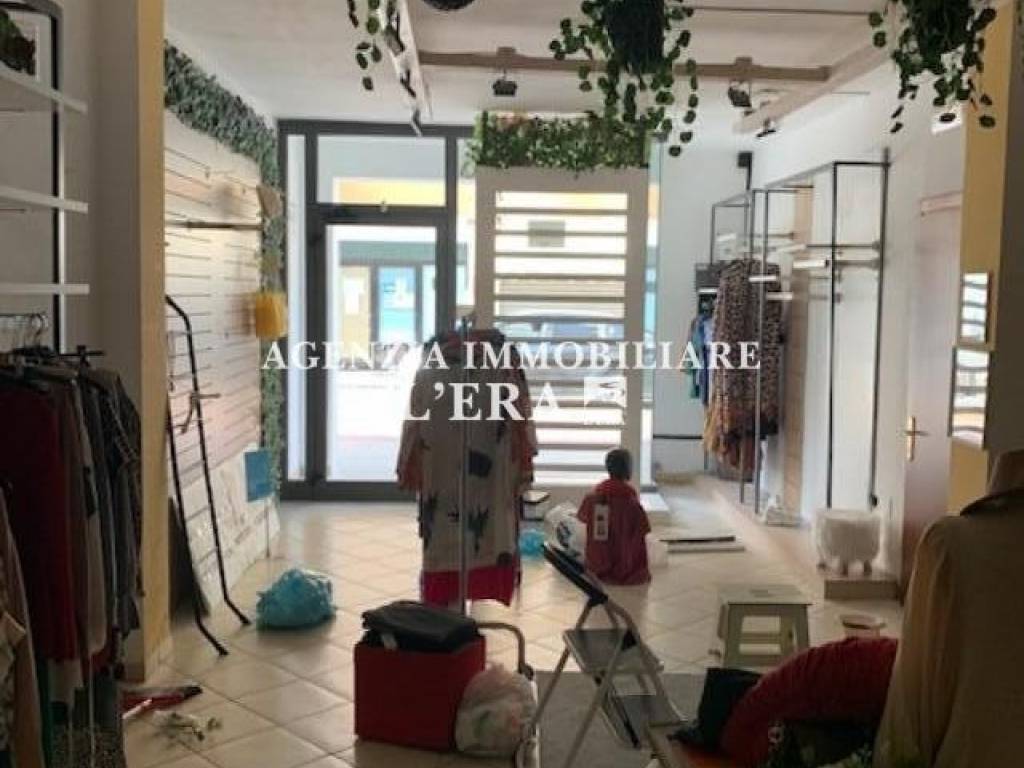 negozio in affitto a Pontedera in zona La Bianca