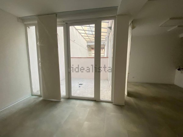 locale commerciale in affitto a Pontedera
