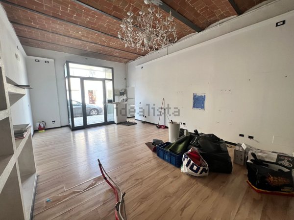 locale commerciale in affitto a Pontedera