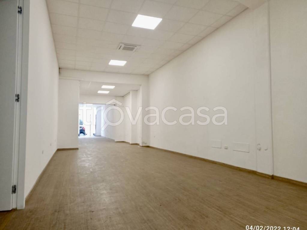 locale commerciale in affitto a Pontedera