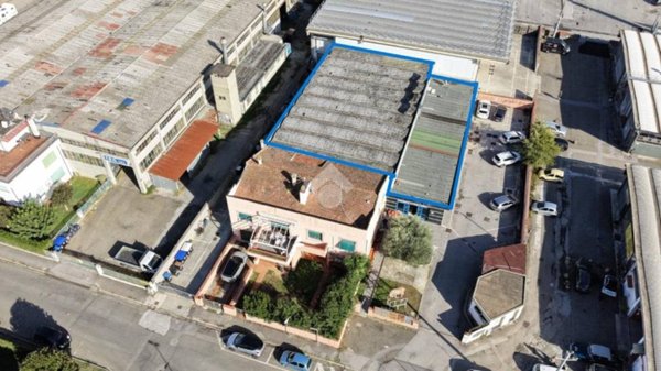 locale commerciale in affitto a Pontedera in zona Pietroconti