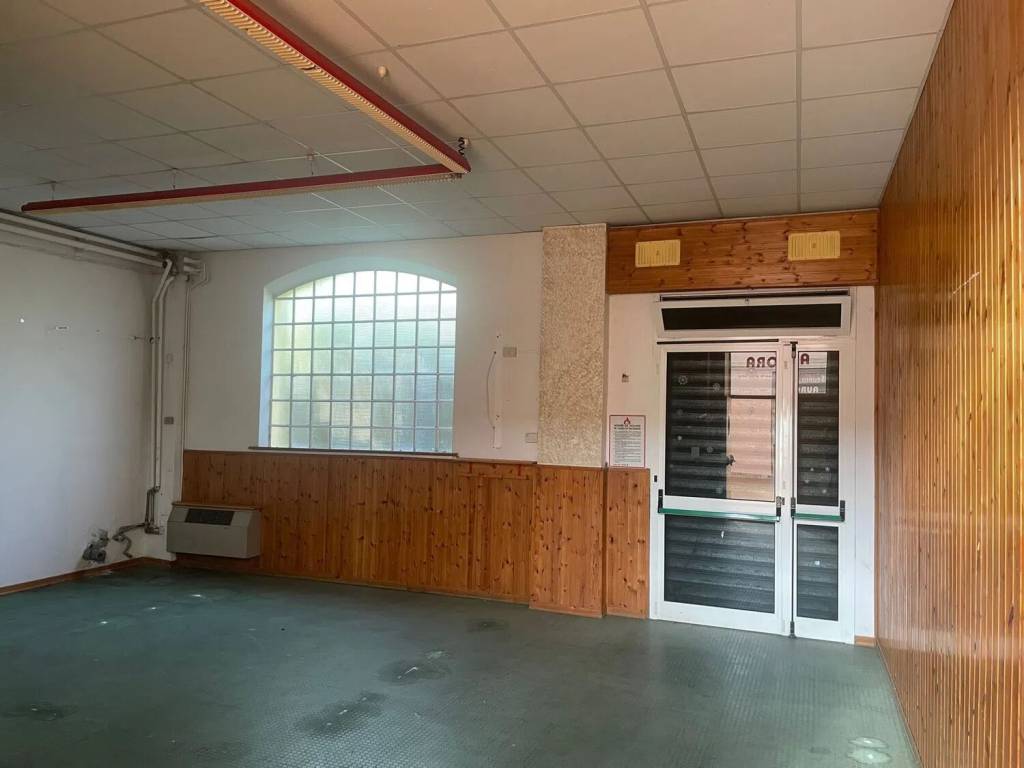 locale commerciale in affitto a San Giuliano Terme