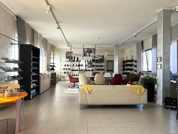 locale commerciale in affitto a San Giuliano Terme