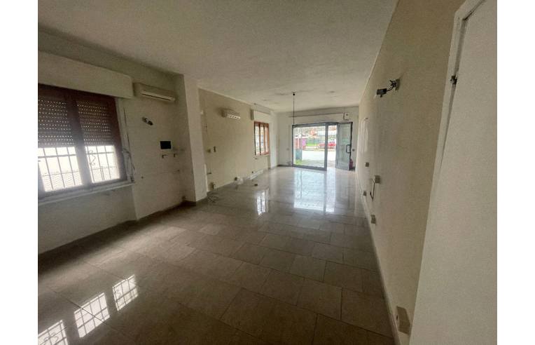 locale commerciale in affitto a San Giuliano Terme in zona Ghezzano