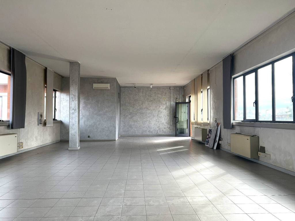 negozio in affitto a San Giuliano Terme in zona Ghezzano