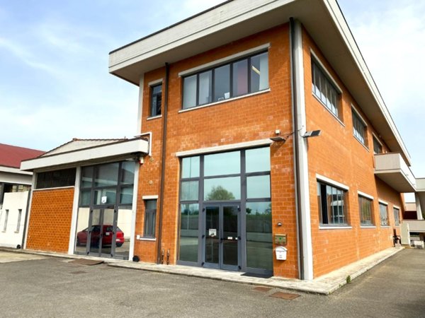 locale commerciale in affitto a San Giuliano Terme