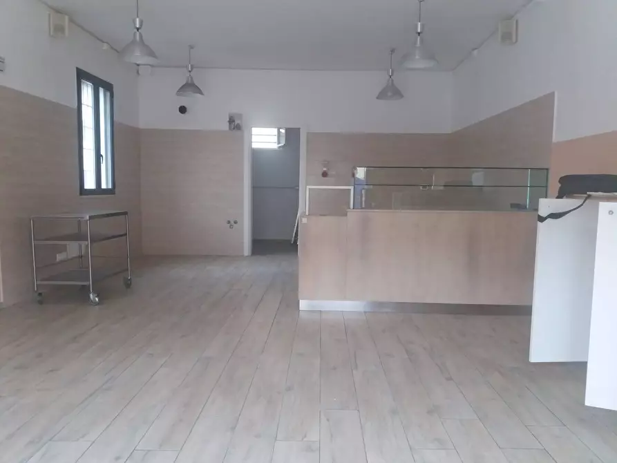 negozio in affitto a San Giuliano Terme in zona Colignola