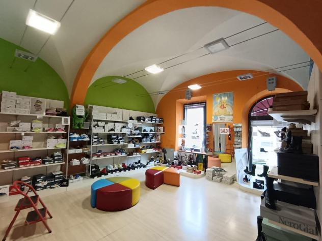 locale commerciale in affitto a San Giuliano Terme