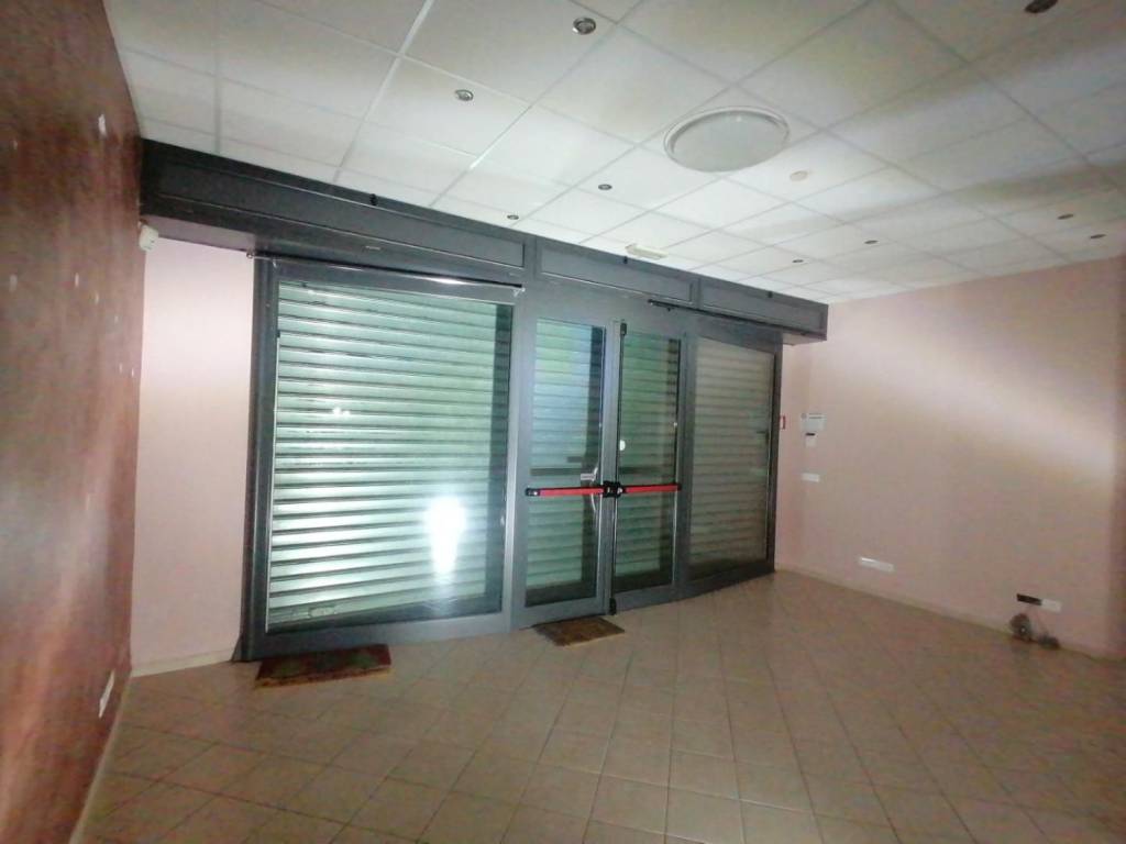 negozio in affitto a San Giuliano Terme in zona Ghezzano