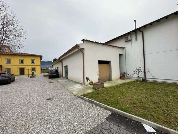 locale commerciale in affitto a San Giuliano Terme in zona Pontasserchio