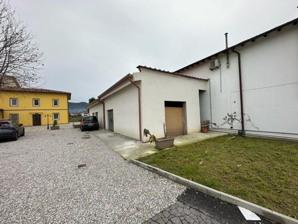 locale commerciale in affitto a San Giuliano Terme in zona Pontasserchio