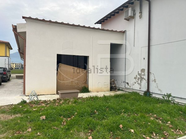 locale commerciale in affitto a San Giuliano Terme in zona Pontasserchio