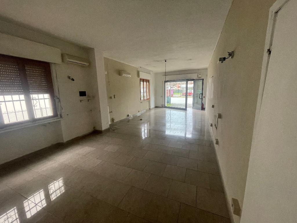 locale commerciale in affitto a San Giuliano Terme in zona Ghezzano
