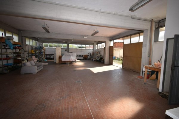 locale commerciale in affitto a San Giuliano Terme in zona Pontasserchio