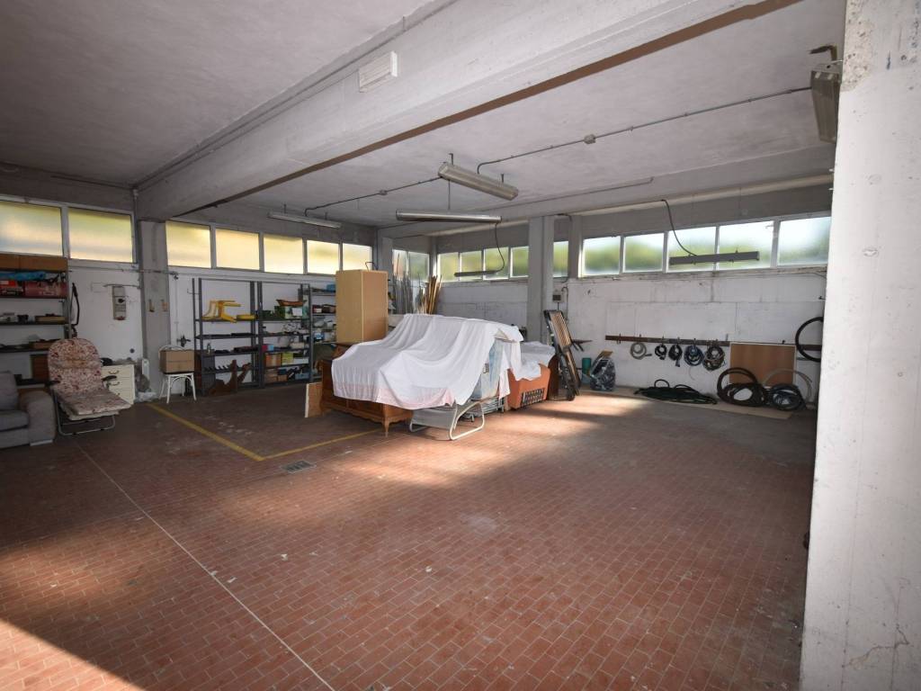 negozio in affitto a San Giuliano Terme in zona Pontasserchio