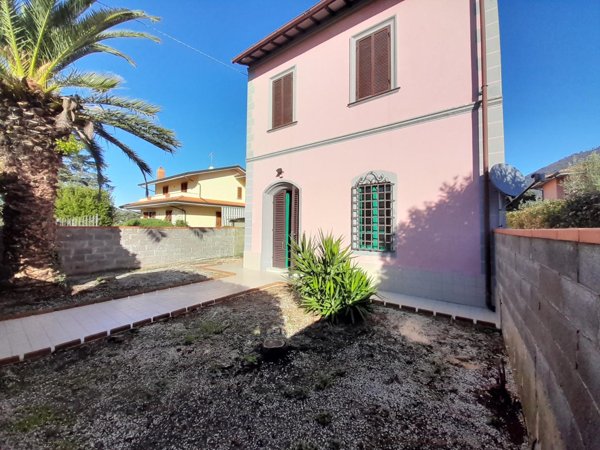 casa indipendente in affitto a San Giuliano Terme in zona Molina di Quosa