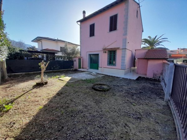 casa indipendente in affitto a San Giuliano Terme in zona Molina di Quosa