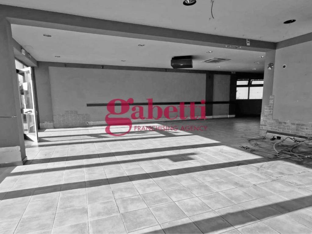 negozio in affitto a San Giuliano Terme in zona Ghezzano