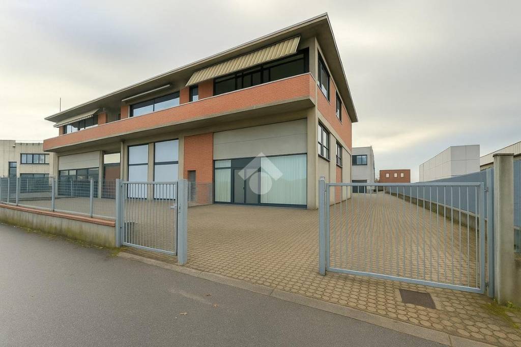 negozio in affitto a San Giuliano Terme in zona Ghezzano