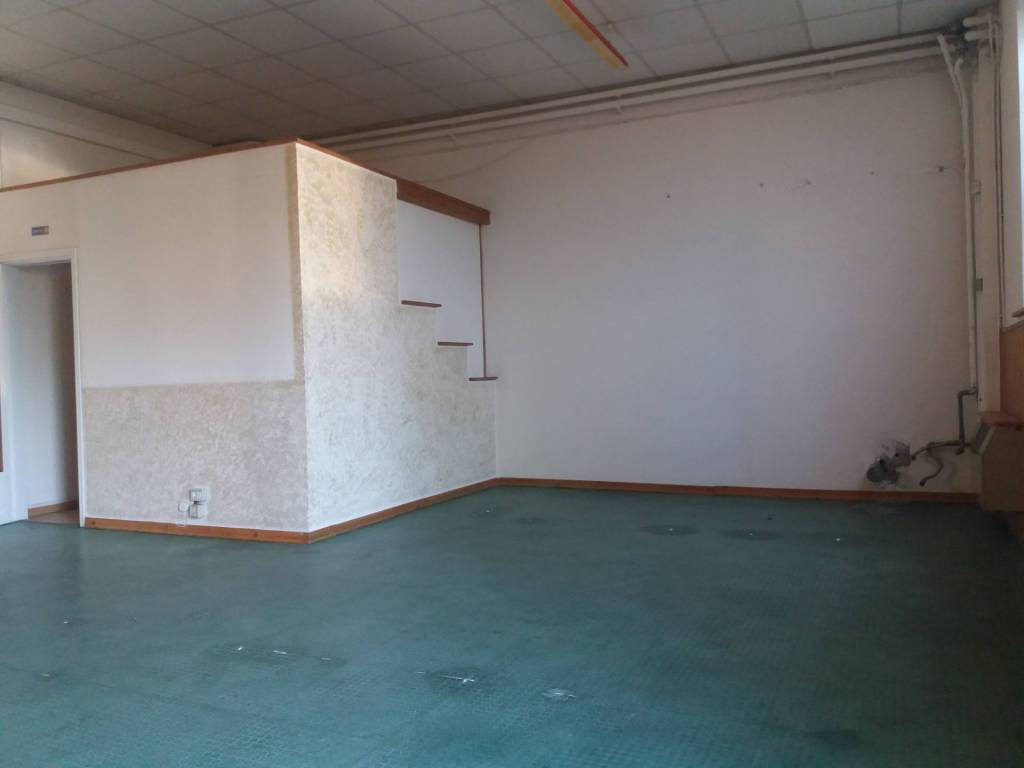locale commerciale in affitto a San Giuliano Terme