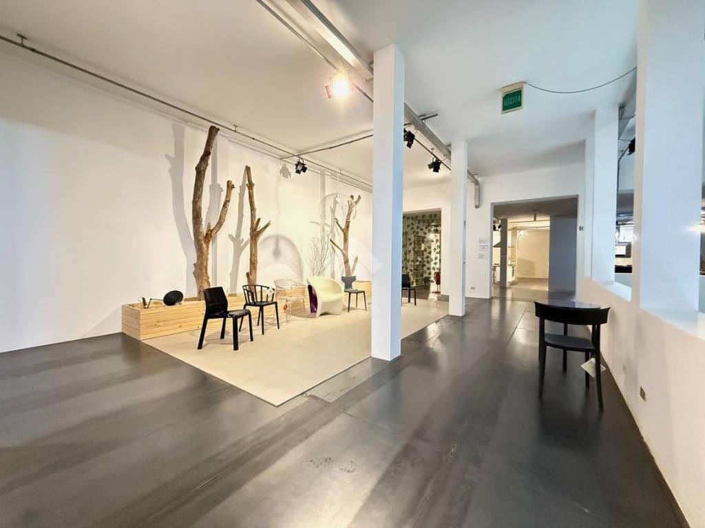 negozio in affitto a San Giuliano Terme in zona Madonna dell'Acqua