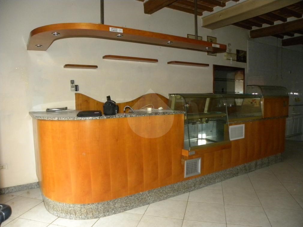 locale commerciale in affitto a San Giuliano Terme