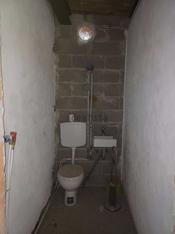 locale di sgombero in affitto a San Giuliano Terme