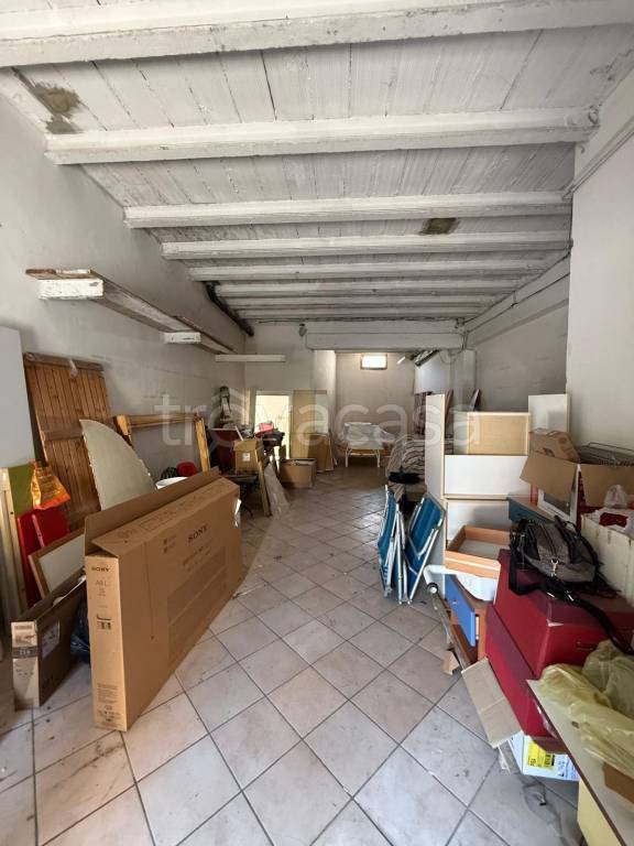 negozio in affitto a San Giuliano Terme in zona Pontasserchio