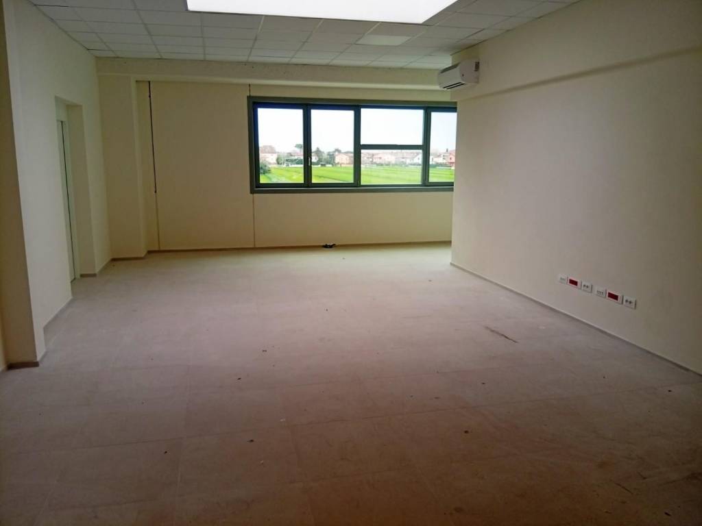 locale commerciale in affitto a San Giuliano Terme in zona Ghezzano