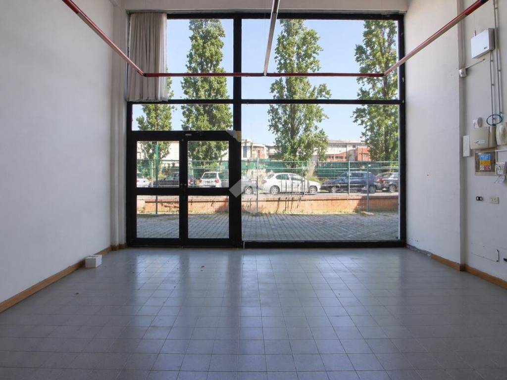 negozio in affitto a San Giuliano Terme in zona Ghezzano