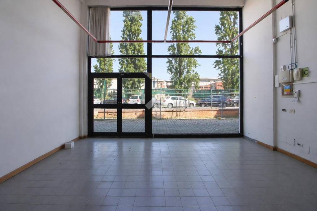 negozio in affitto a San Giuliano Terme in zona Ghezzano