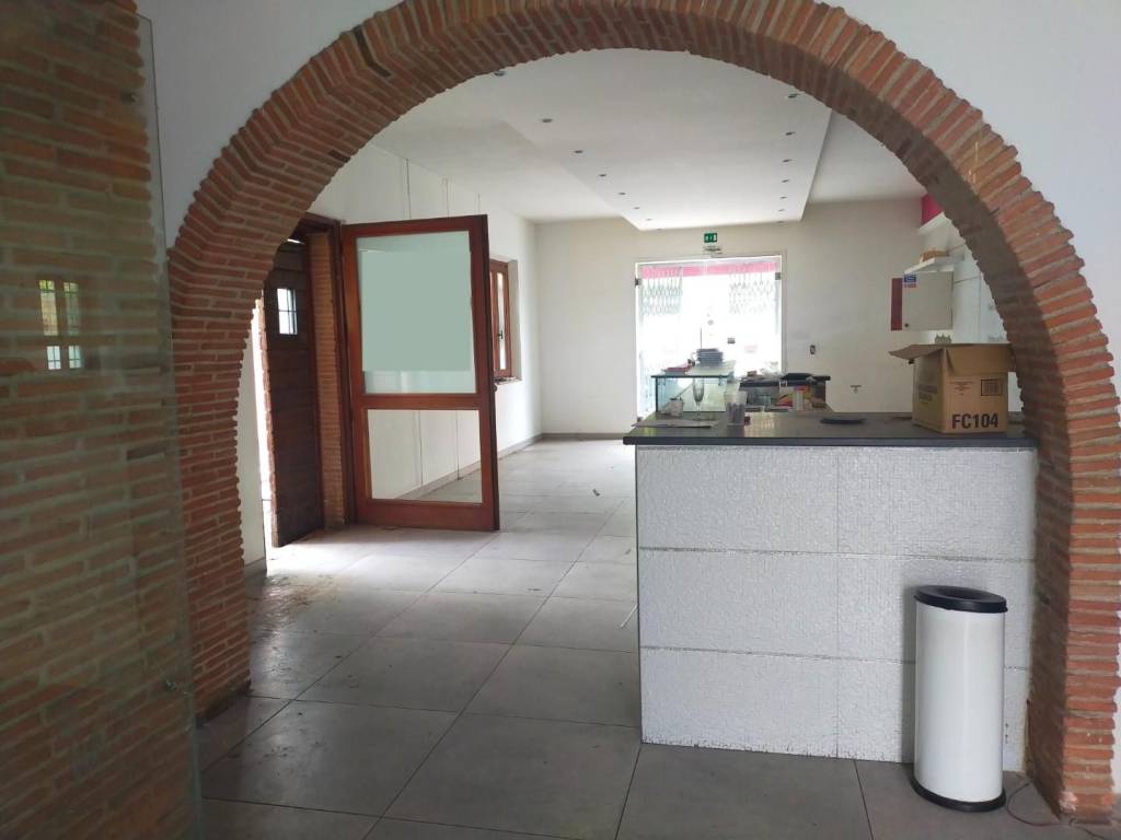 negozio in affitto a San Giuliano Terme in zona Pontasserchio