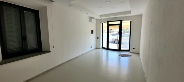 locale commerciale in affitto a San Giuliano Terme in zona Gello