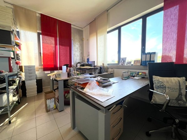 locale commerciale in affitto a San Giuliano Terme in zona Ghezzano